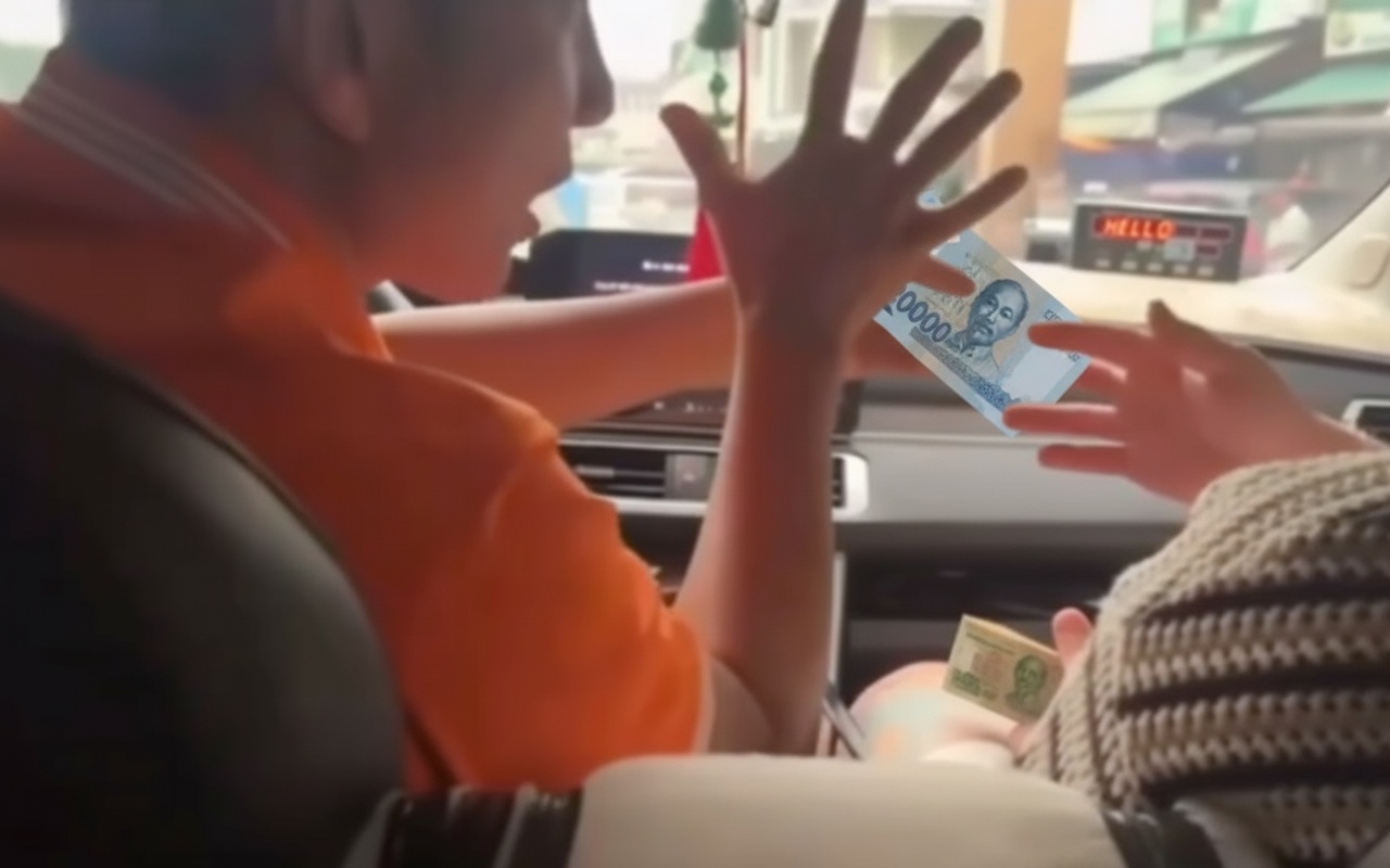 나트랑 택시 기사, 외국인 관광객 돈을 바꾼 혐의