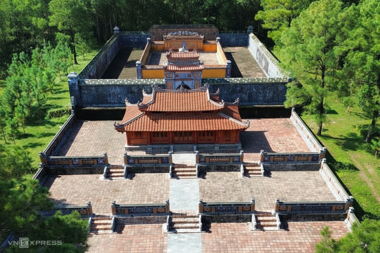 후에 왕릉에 무단으로 세운 전통 가옥의 이유